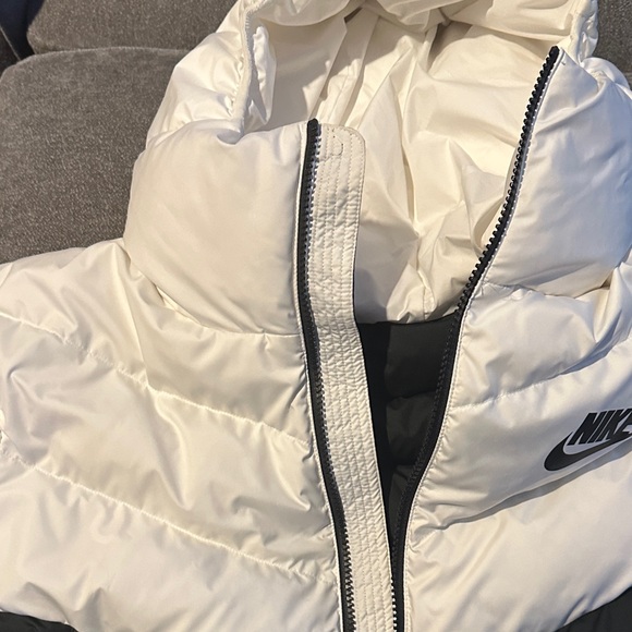 Nike Men’s Windrunner Black Hooded Jacket
Men’s Down Jacket - Picture 7 of 8